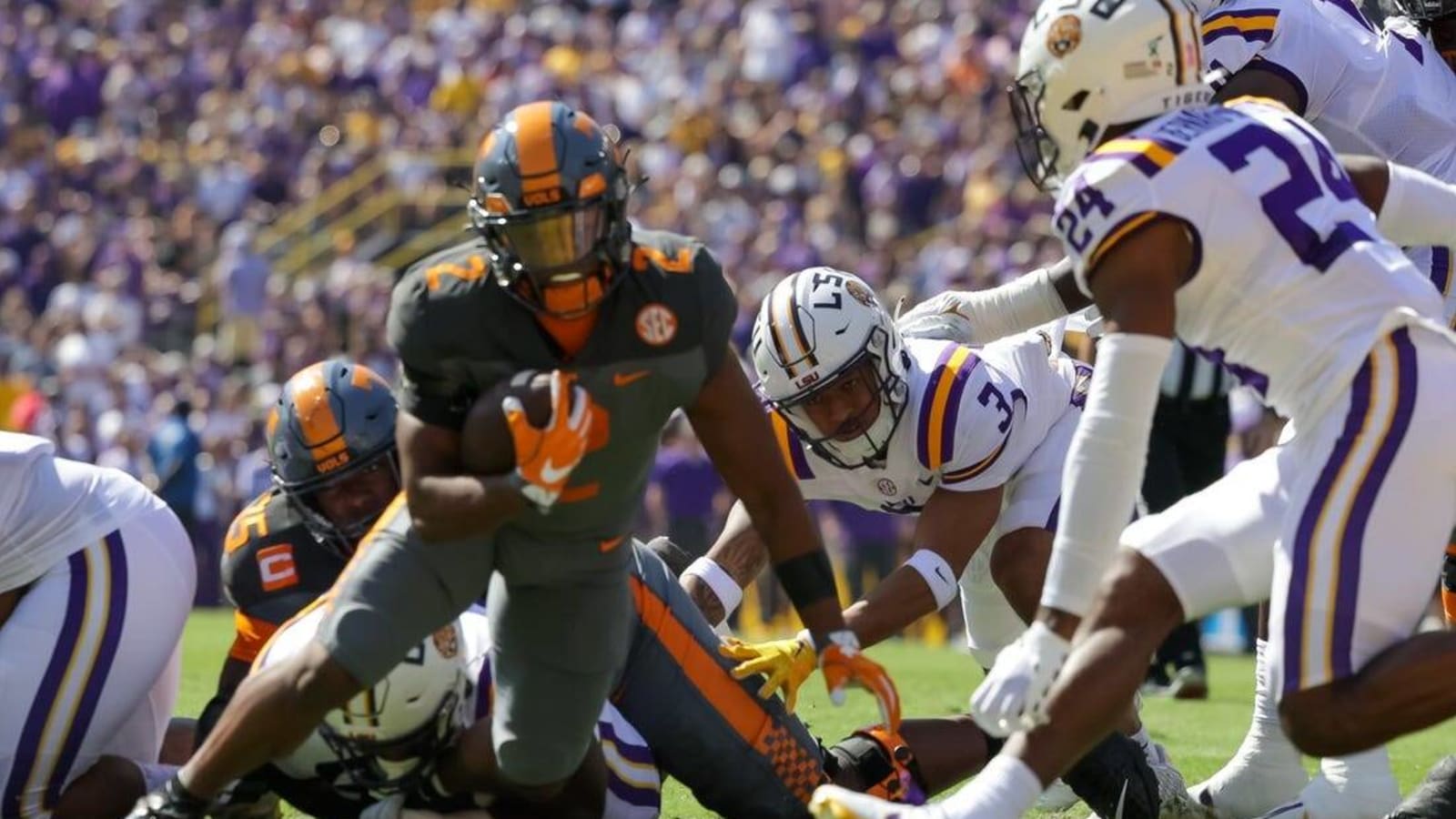 No. 8 Tennessee pummels No. 25 LSU on road