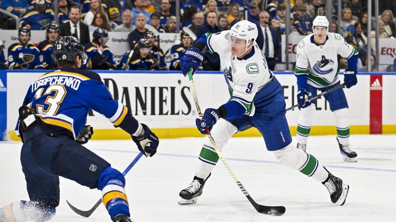 Robert Thomas helps Blues edge Canucks