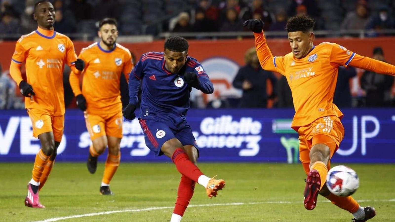 FC Cincinnati tally twice late to tie Fire