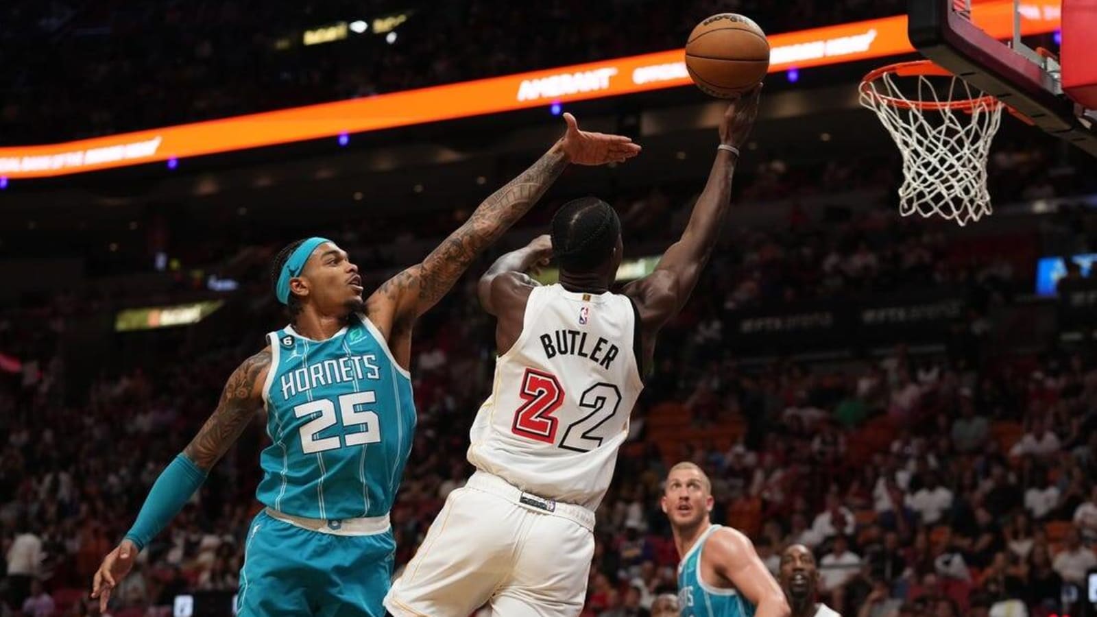 Healthy Hornets host surging Heat