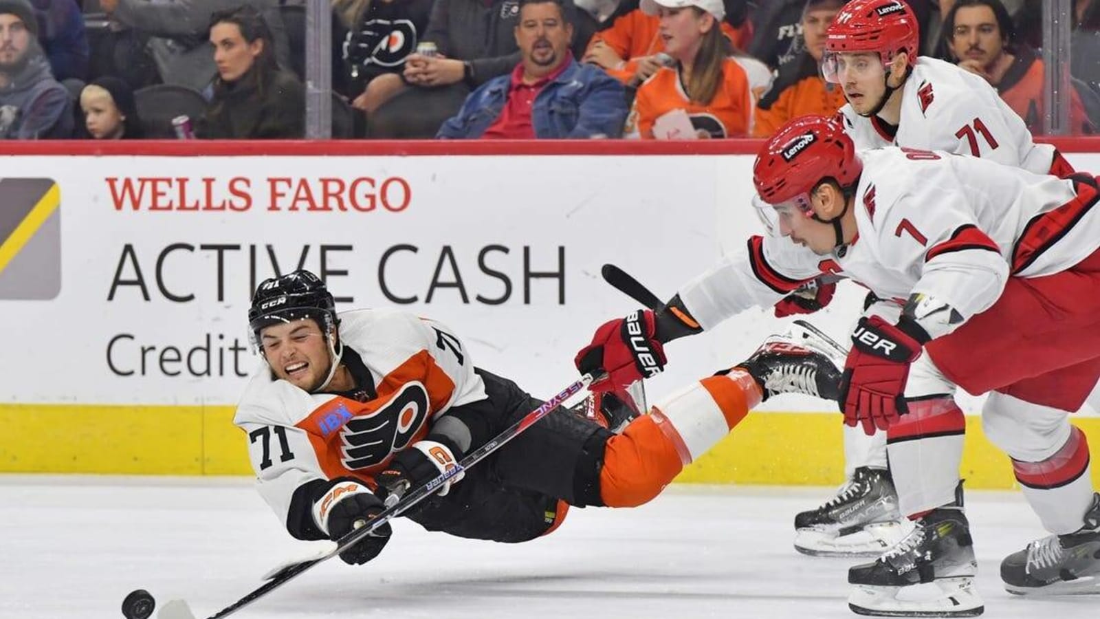 Teuvo Teravainen&#39;s 3rd-period goal lifts Hurricanes over Flyers