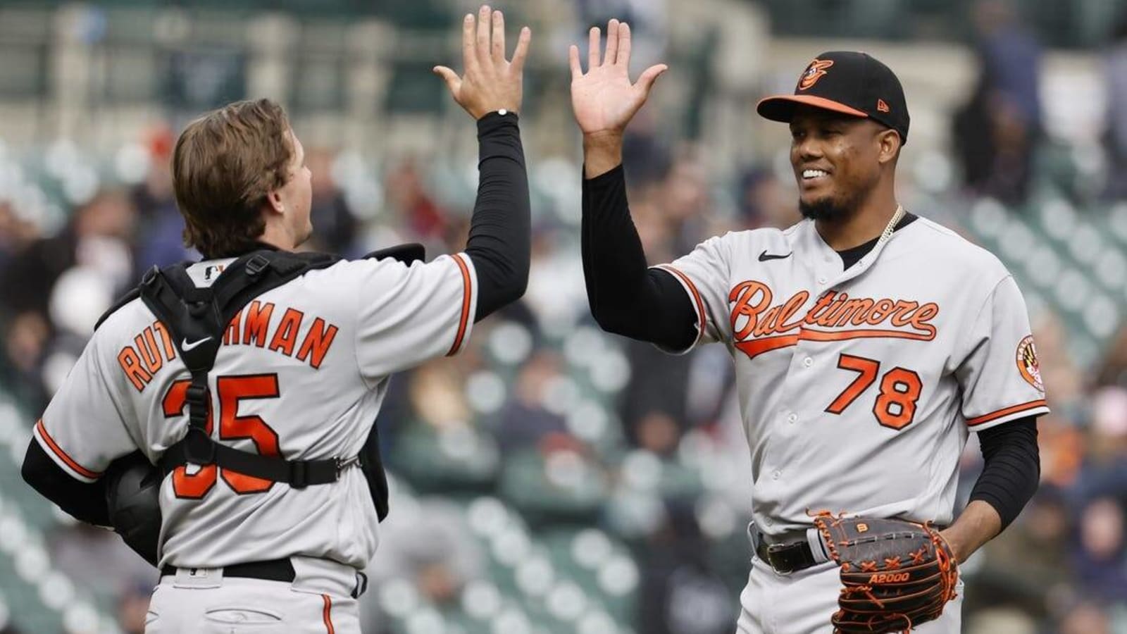 Orioles outscore Royals to take series