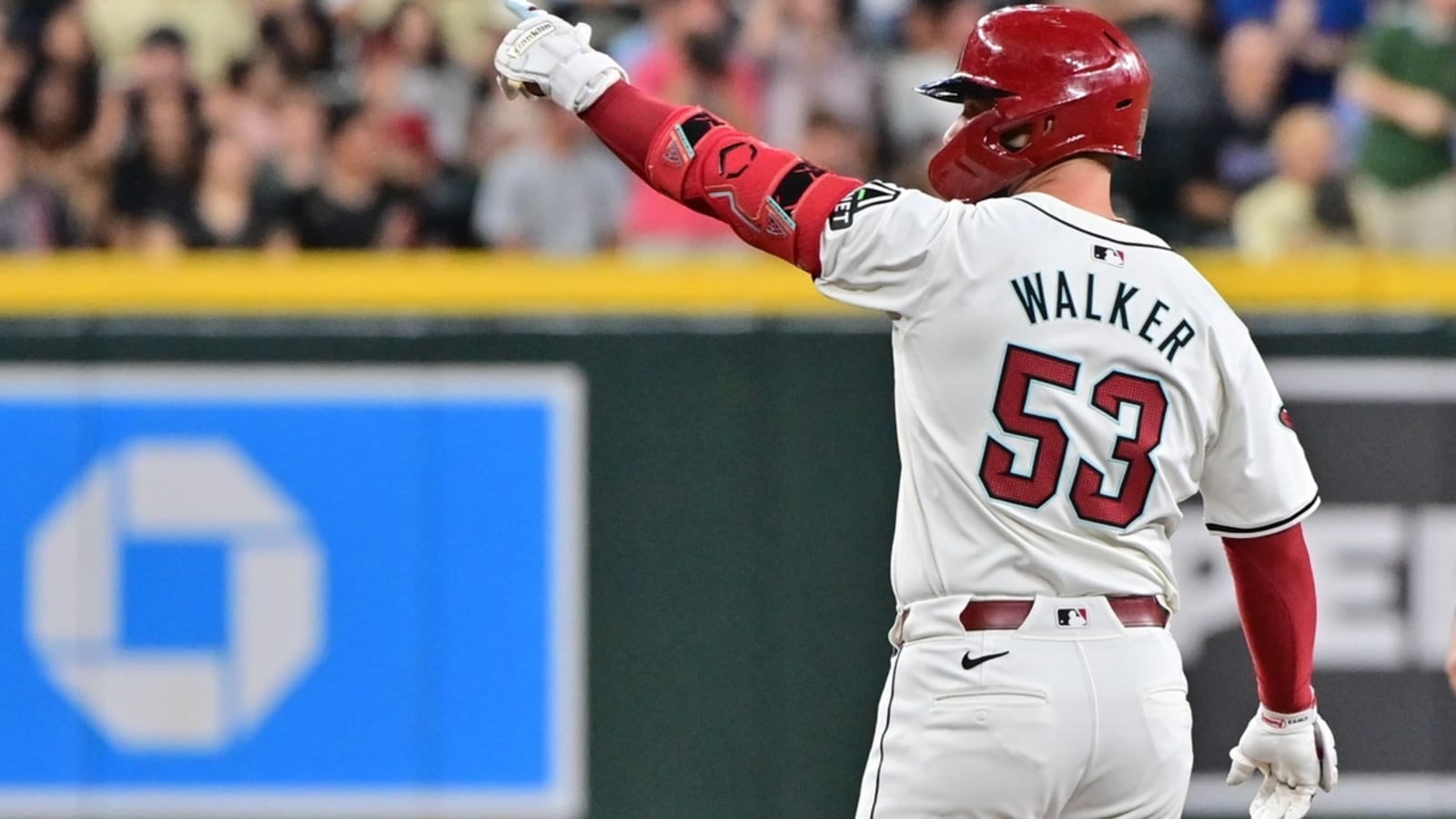 Astros sign 1B Christian Walker to 3-year deal