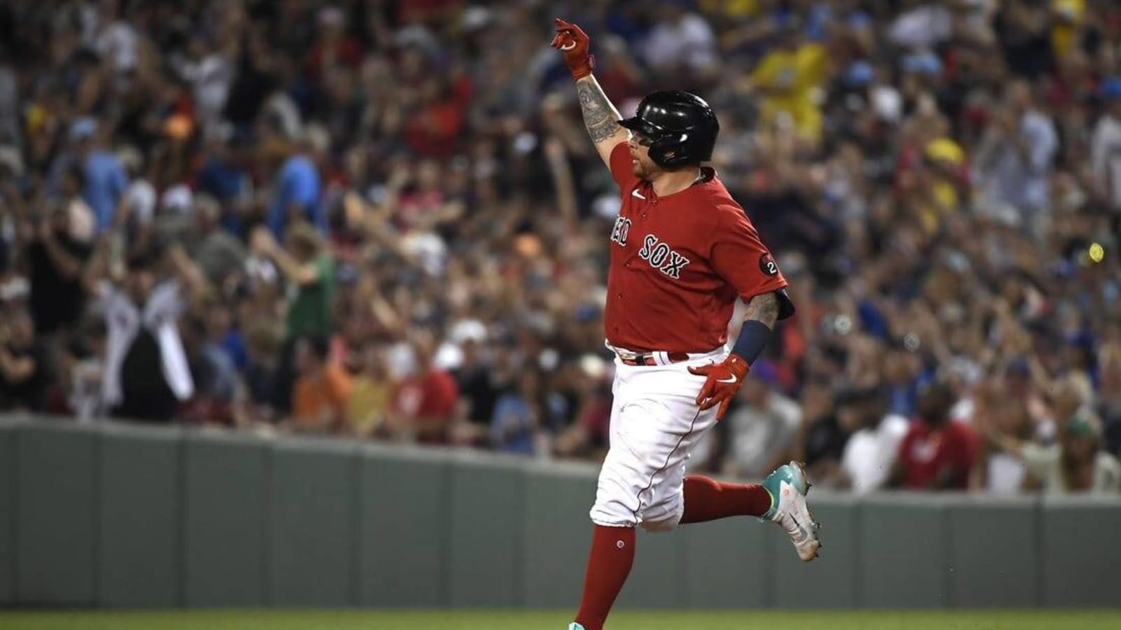 Red Sox send Christian Vazquez to Astros; acquire Reese McGuire