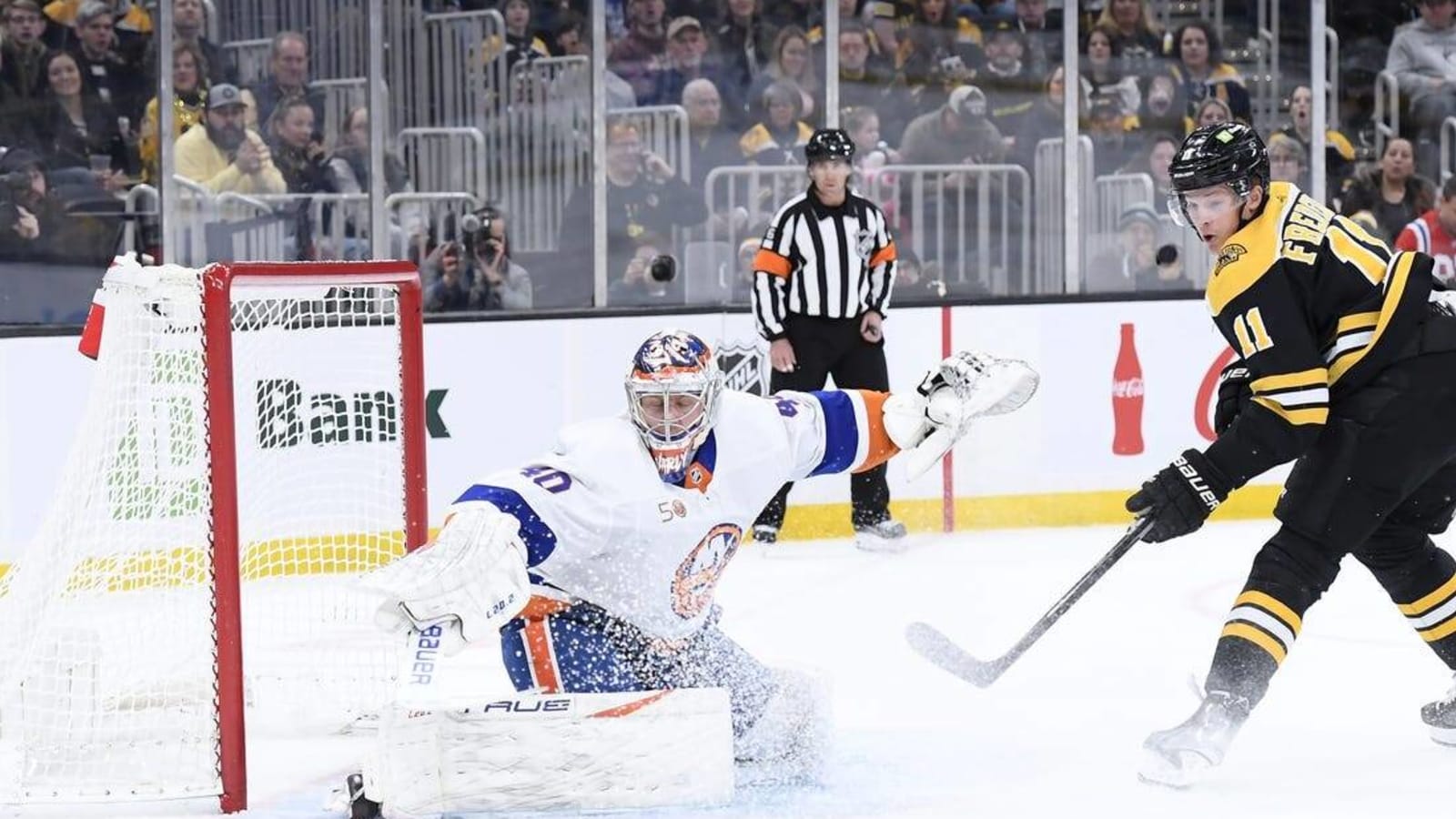 Bruins bury Islanders early on way to 6-2 rout