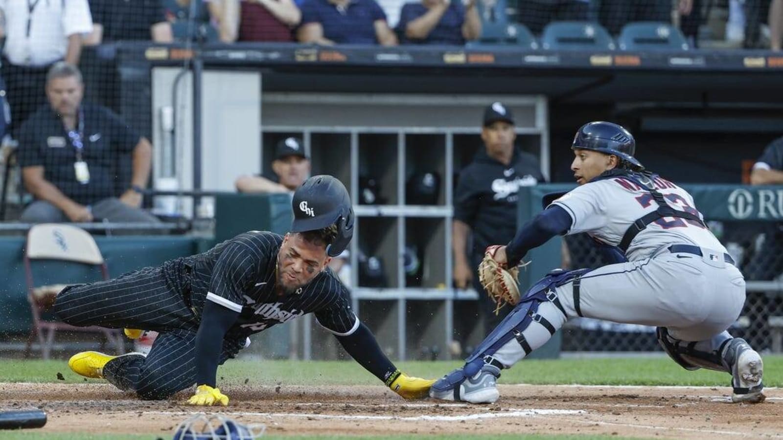 White Sox cruise past Guardians, 7-2