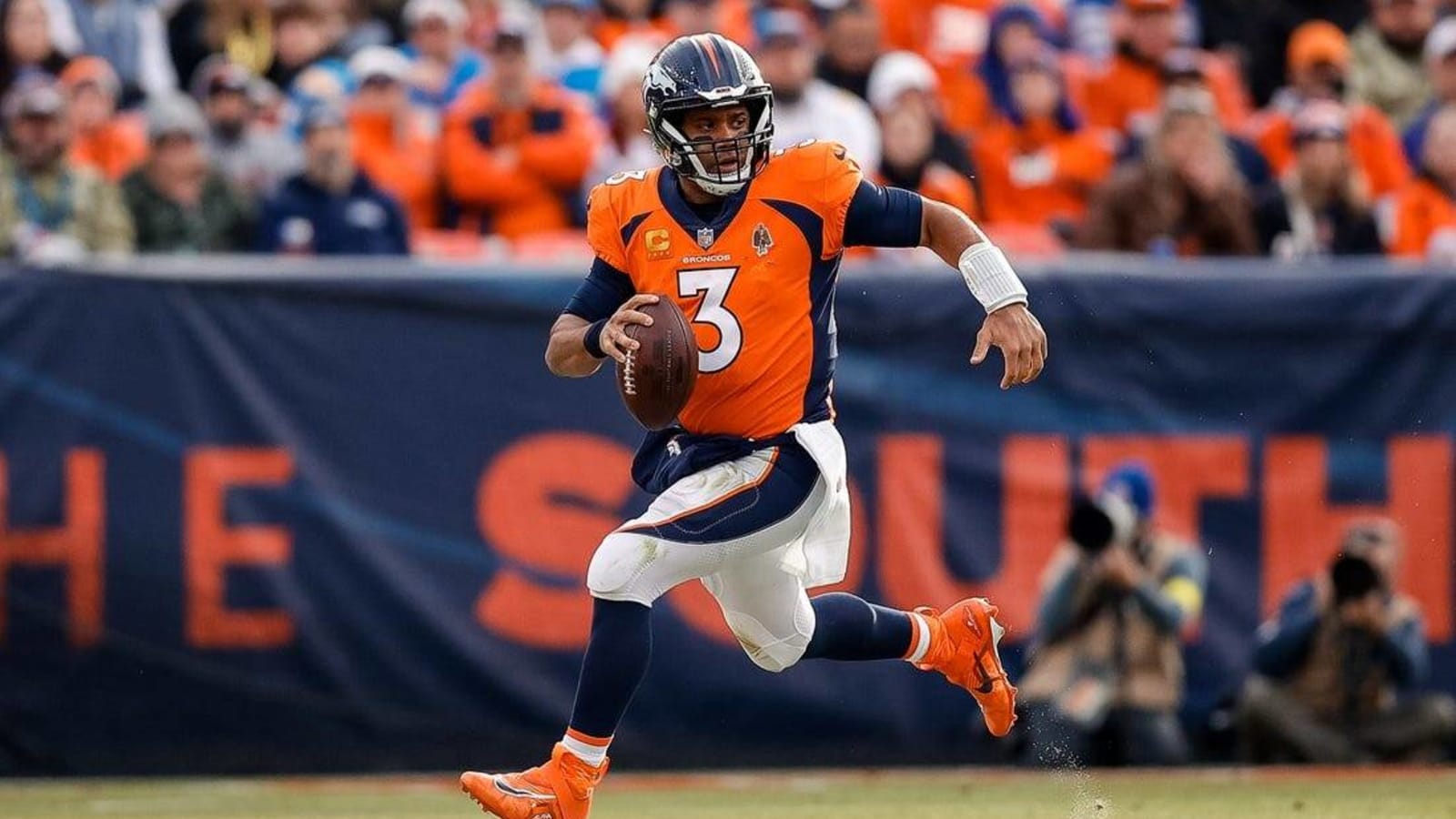 Broncos close disappointing season on high note, edge Chargers