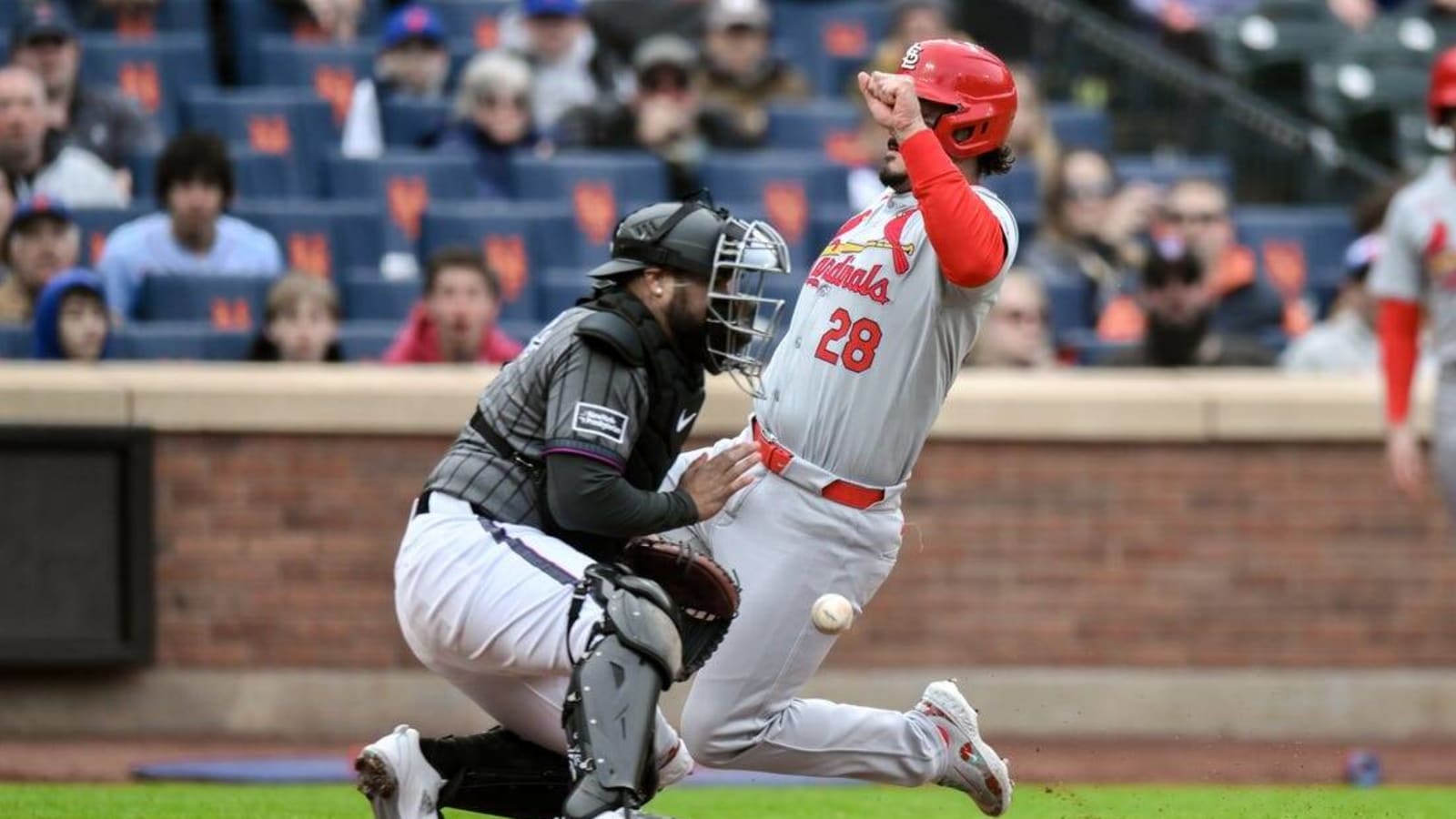 Cardinals go up early, hold off Mets