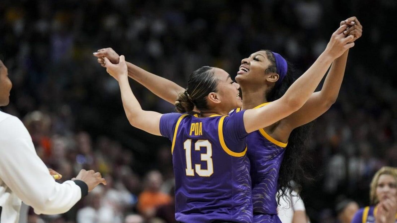 No. 3 LSU storms past No. 1 Virginia Tech, into national title game