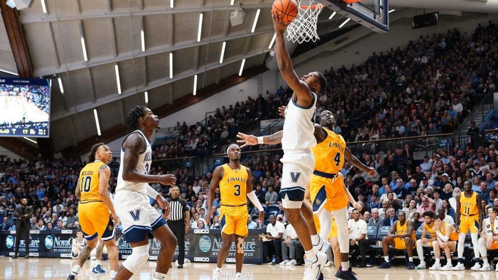 Caleb Daniels pushes No. 16 Villanova past La Salle