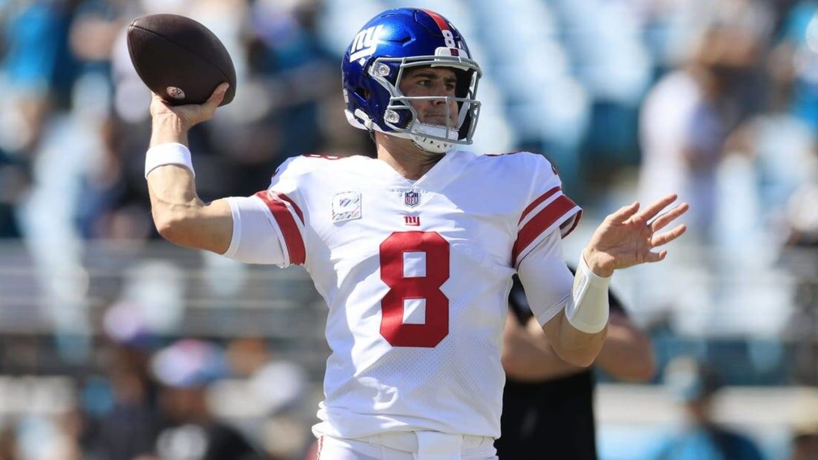 Giants fend off Jaguars to improve to 6-1