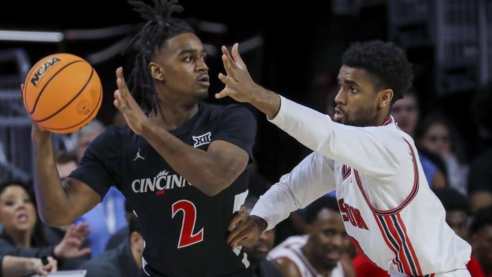 J&#39;Wan Roberts shines as No. 5 Houston slides past Cincinnati