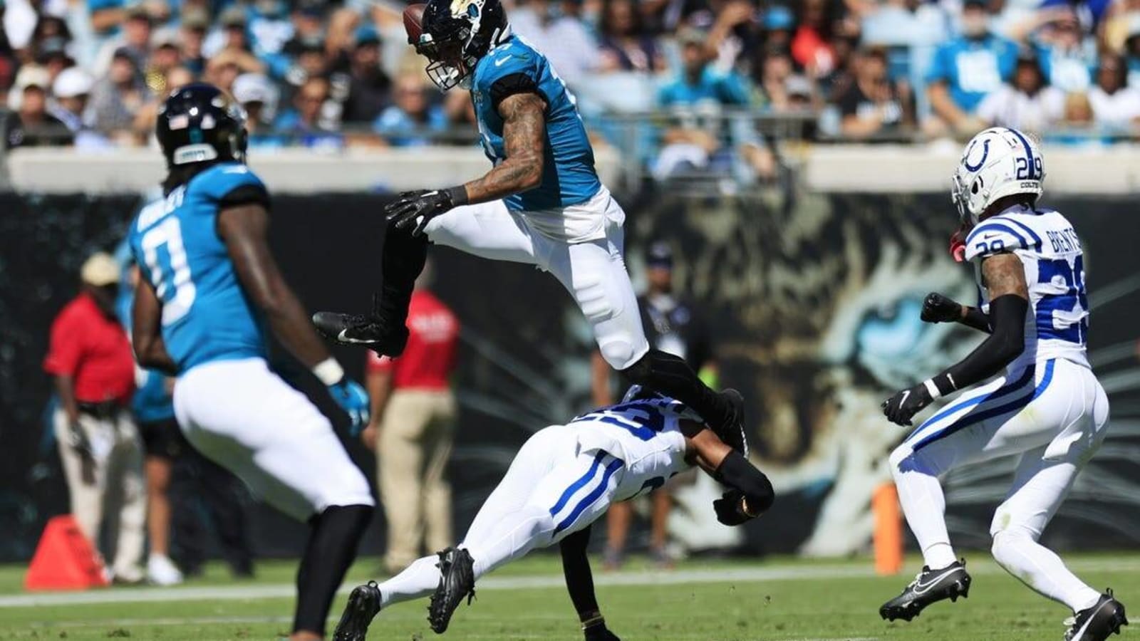 Jaguars take advantage of Colts&#39; mistakes to sweep season series