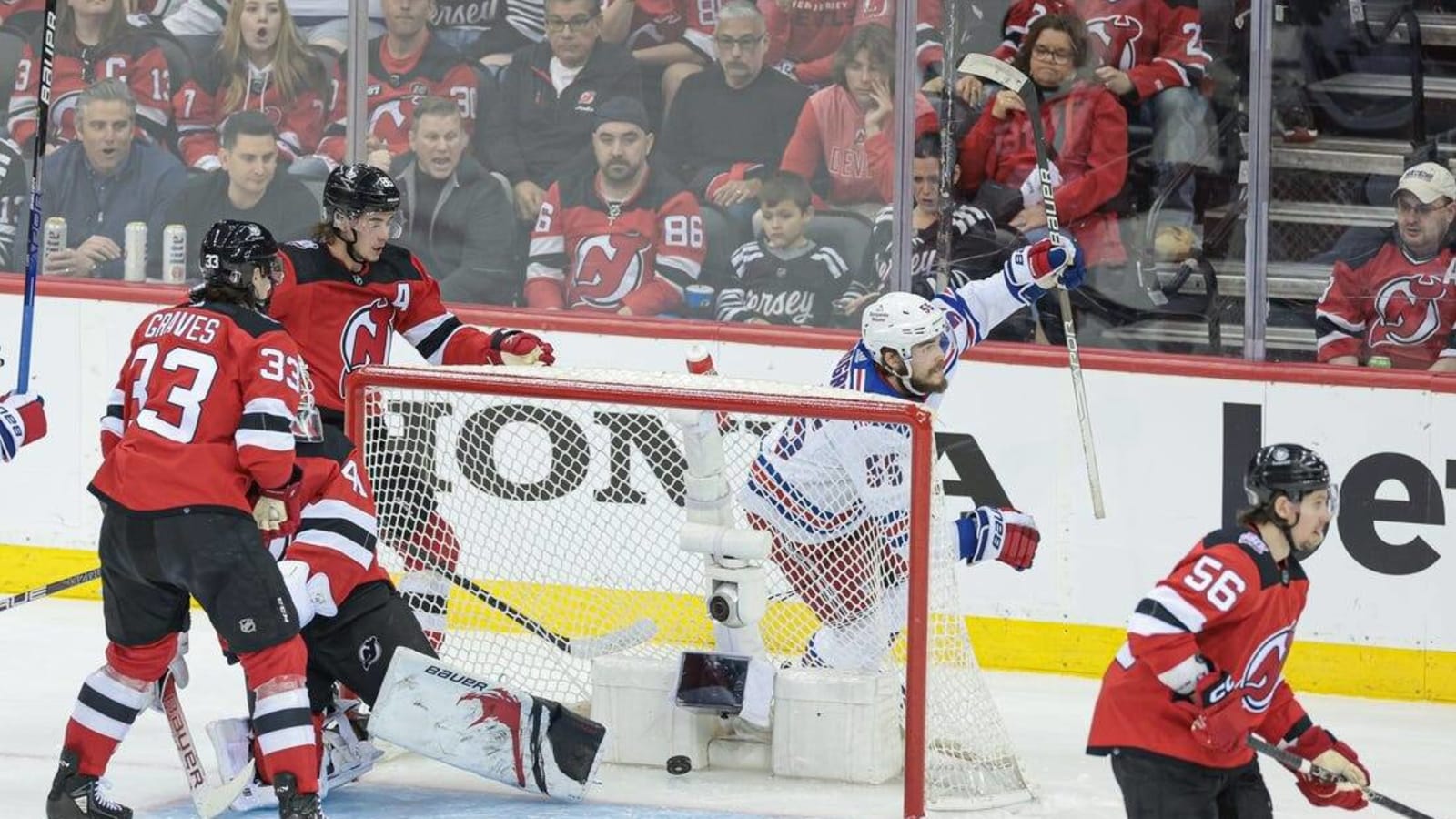 Rangers jump on Devils, easily take Game 1