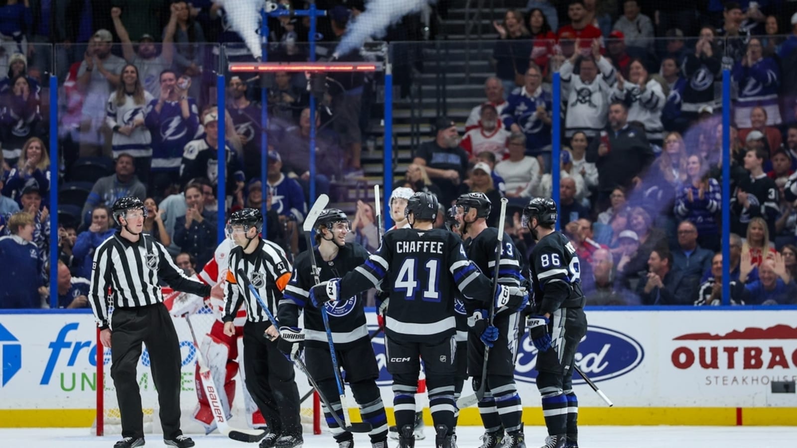 Lightning crush Red Wings with second-period scoring flurry | Yardbarker