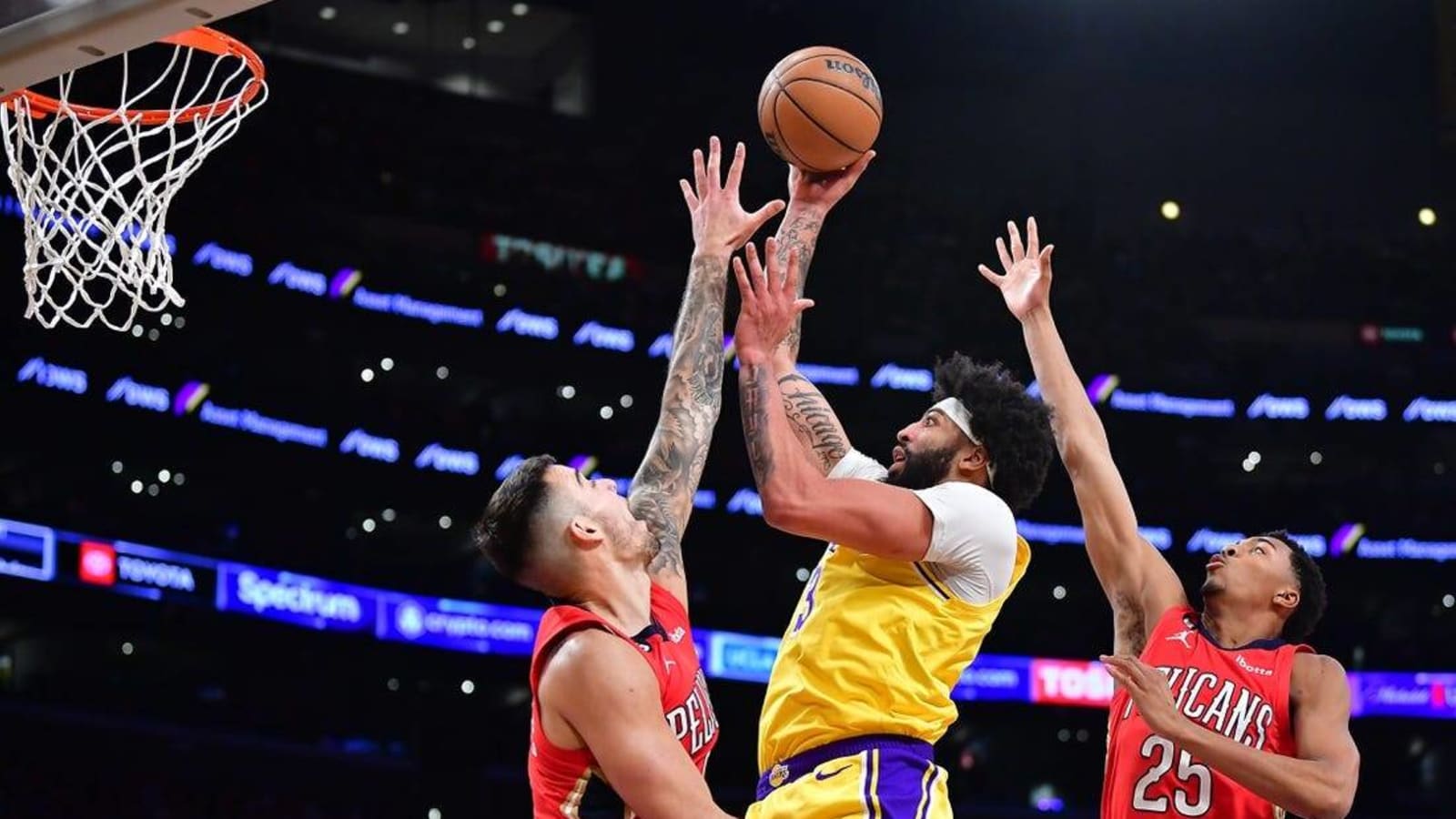 LeBron James scores 21 in return as Lakers defeat Pelicans