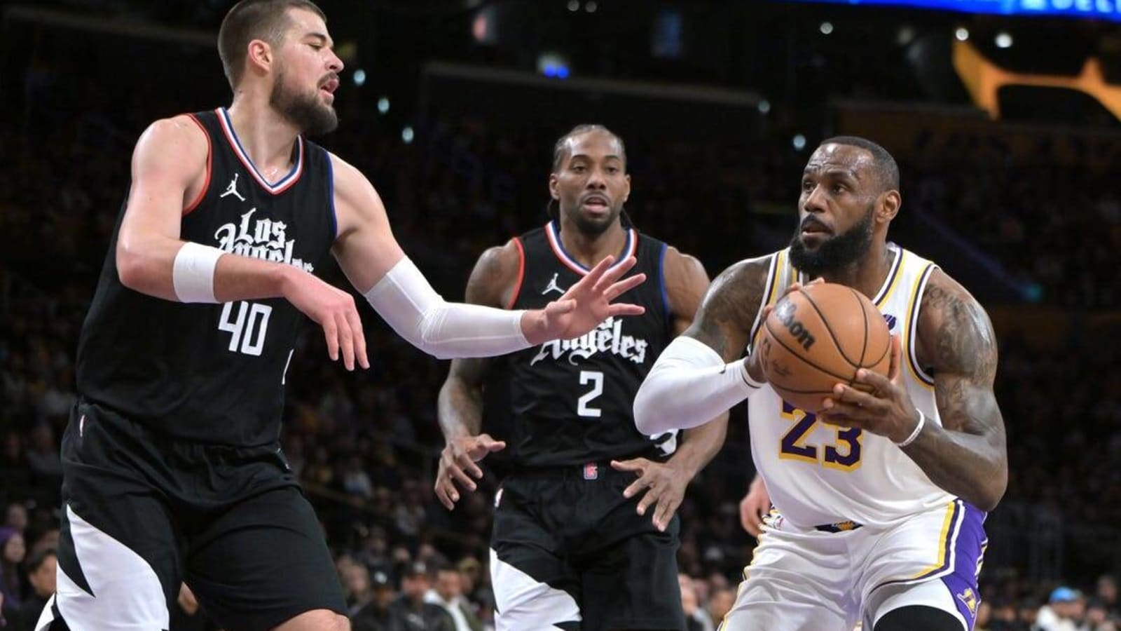 LeBron James (25 points) helps Lakers beat Clippers to end skid
