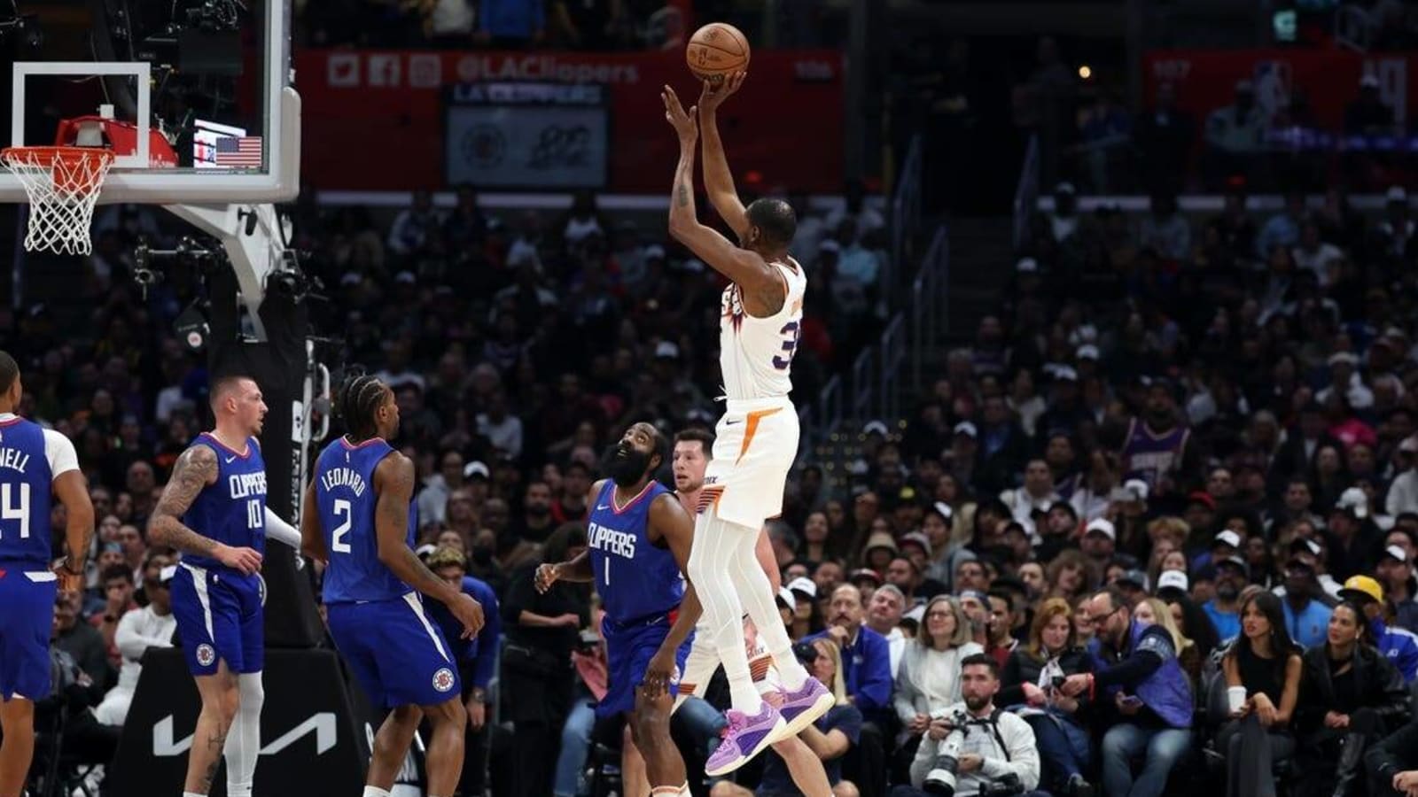 Clippers pull away in fourth quarter to blow out Suns