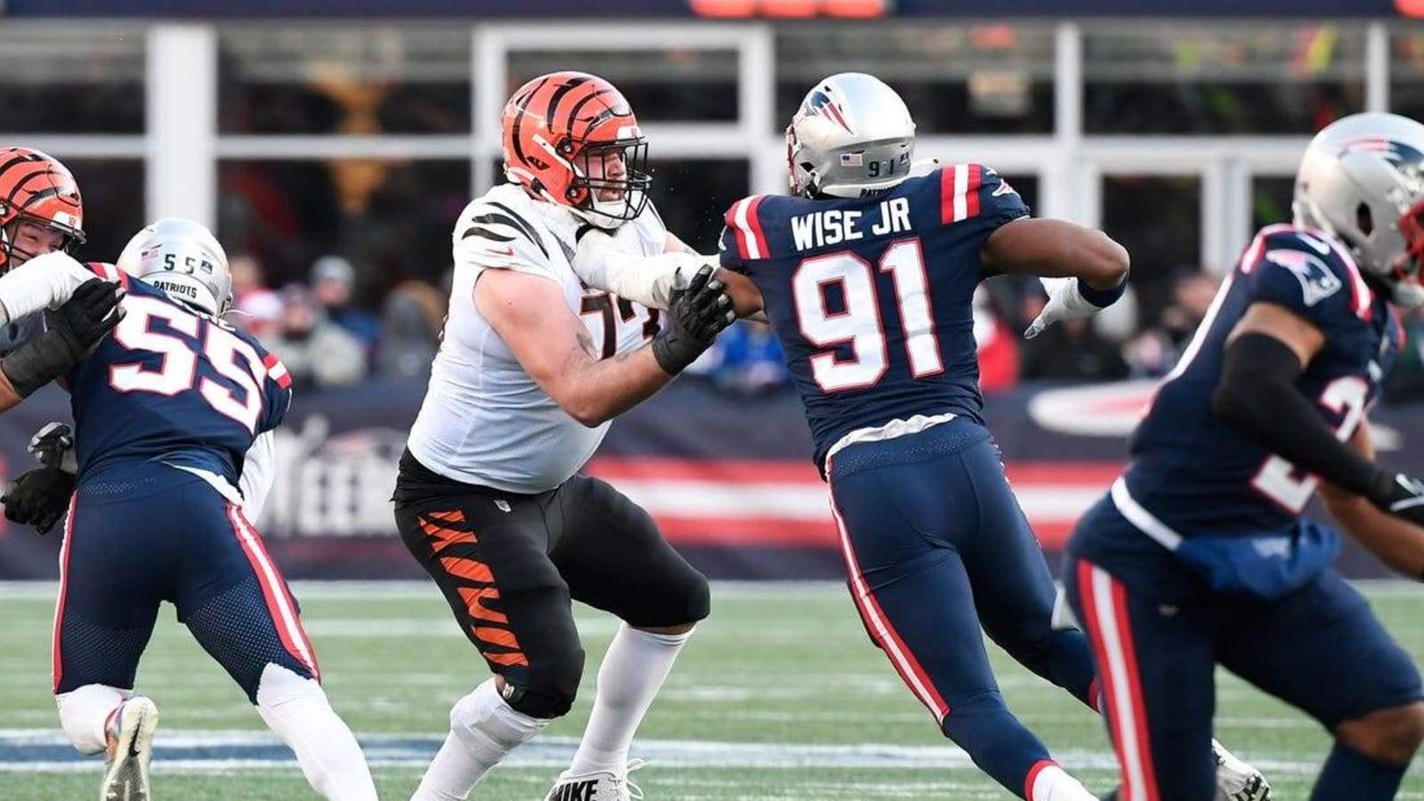 Bengals LT Jonah Williams (knee) leaves wild-card game