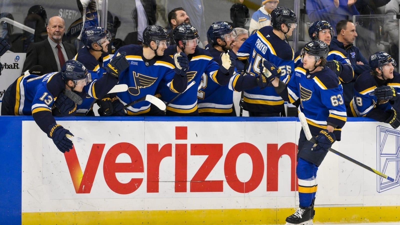 Islanders battle Blues, aim to solve third-period struggles
