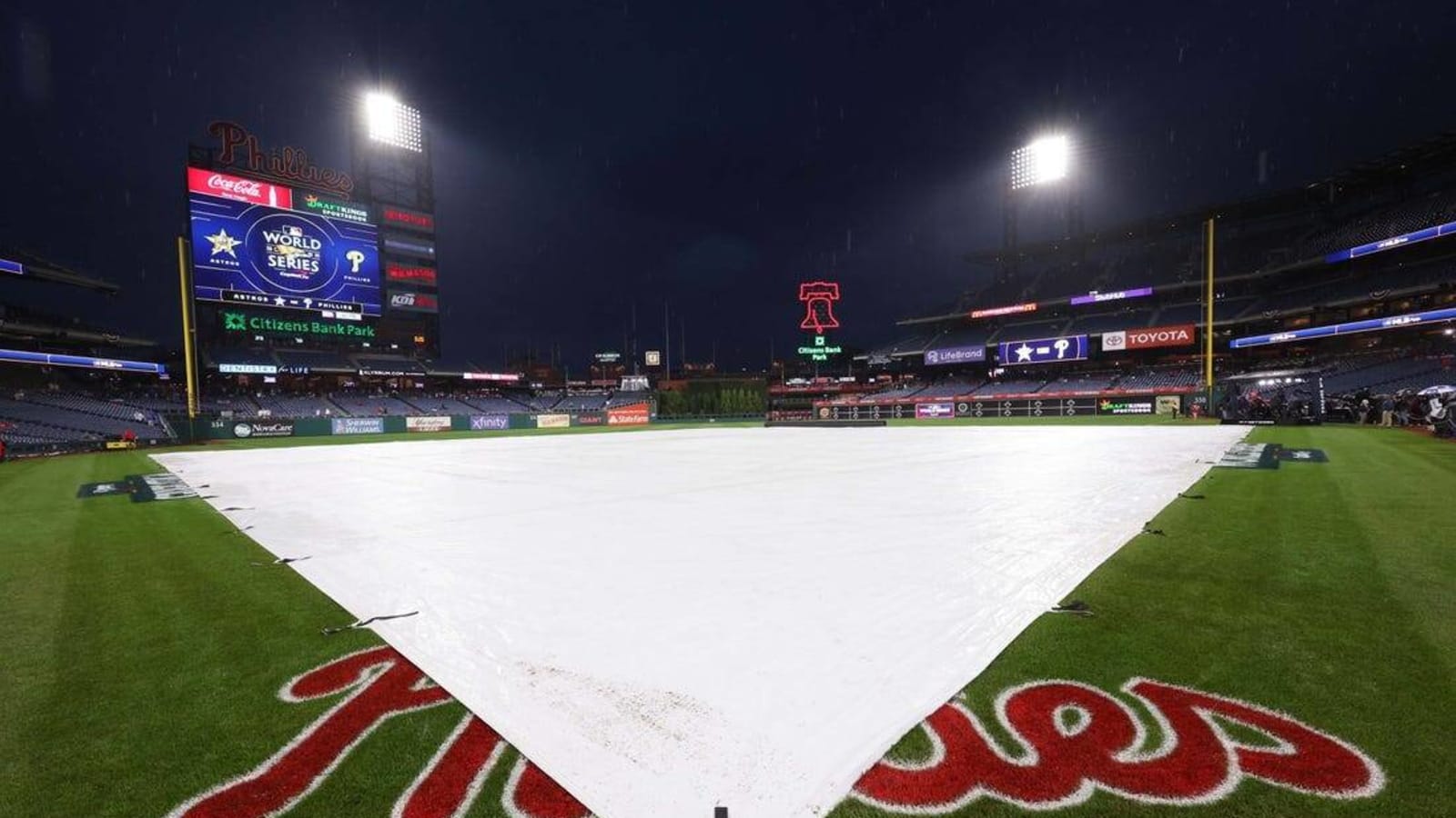 World Series Game 3 postponed to Tuesday by rain