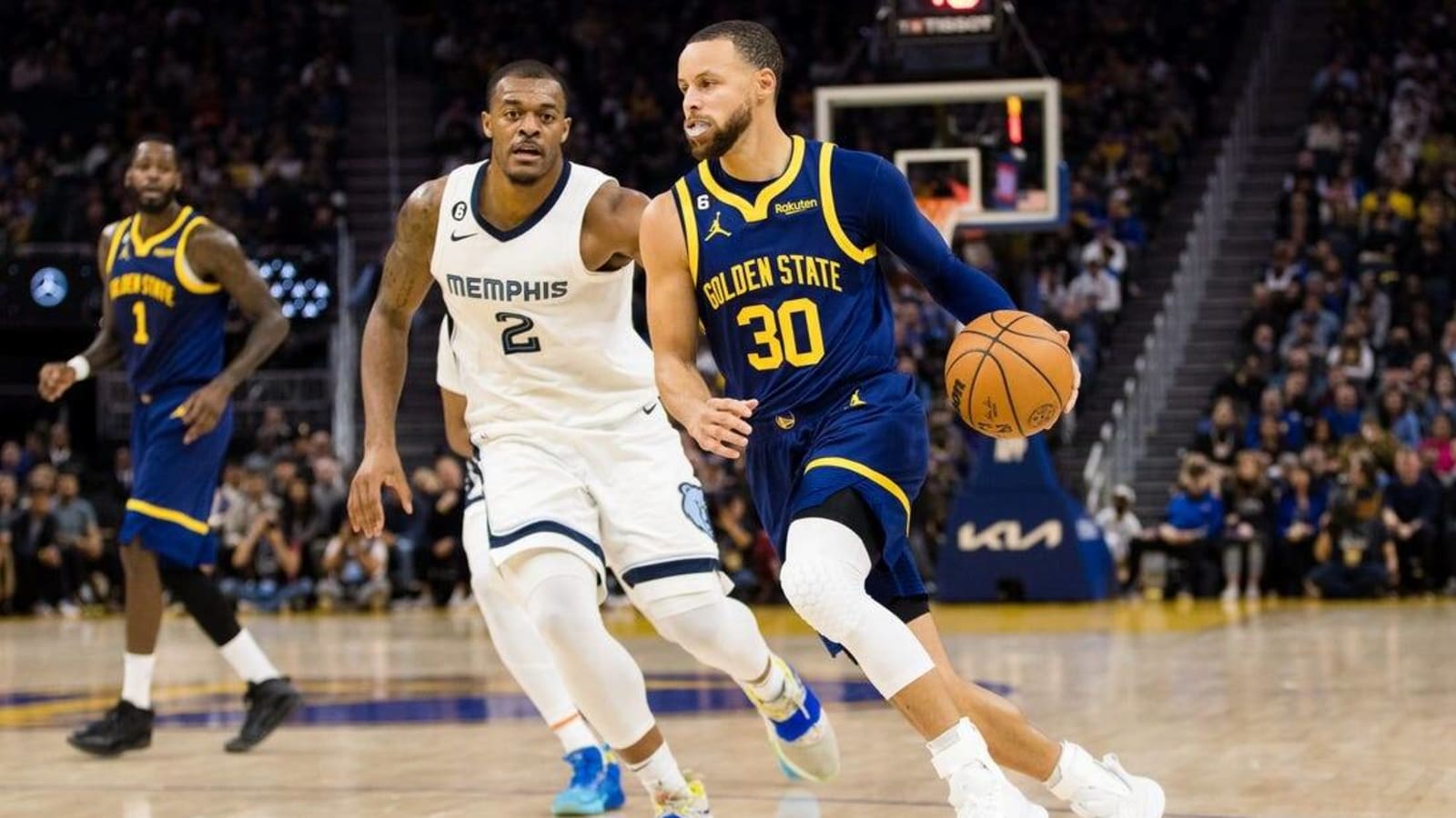 Warriors beat Grizzlies despite Stephen Curry&#39;s ejection