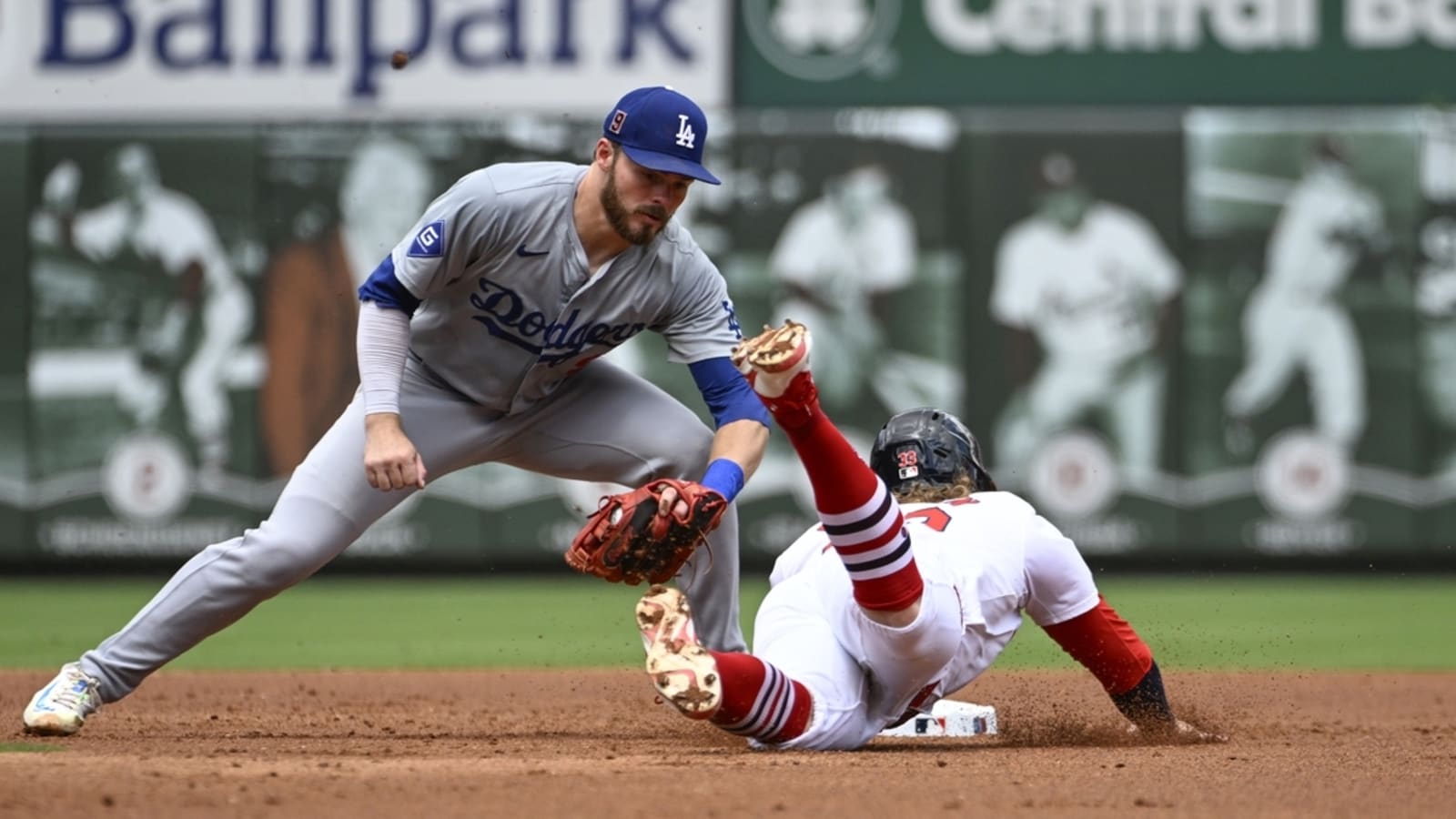 Clayton Kershaw sharp as Dodgers edge Cards