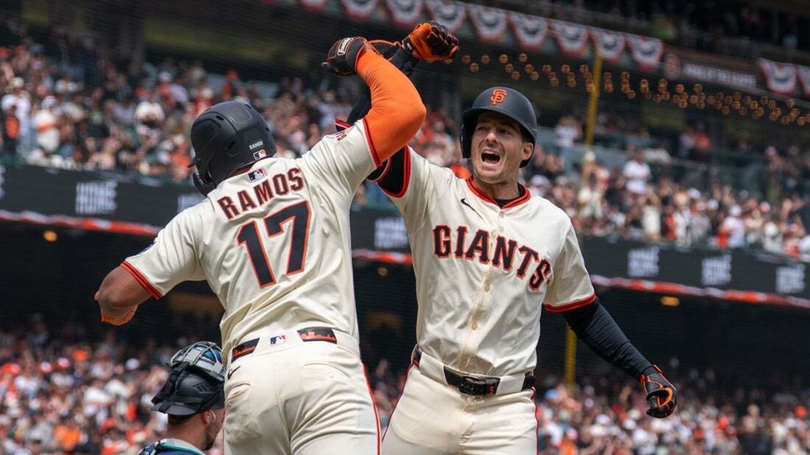 Giants seek to extend blistering start in clash vs. Yankees