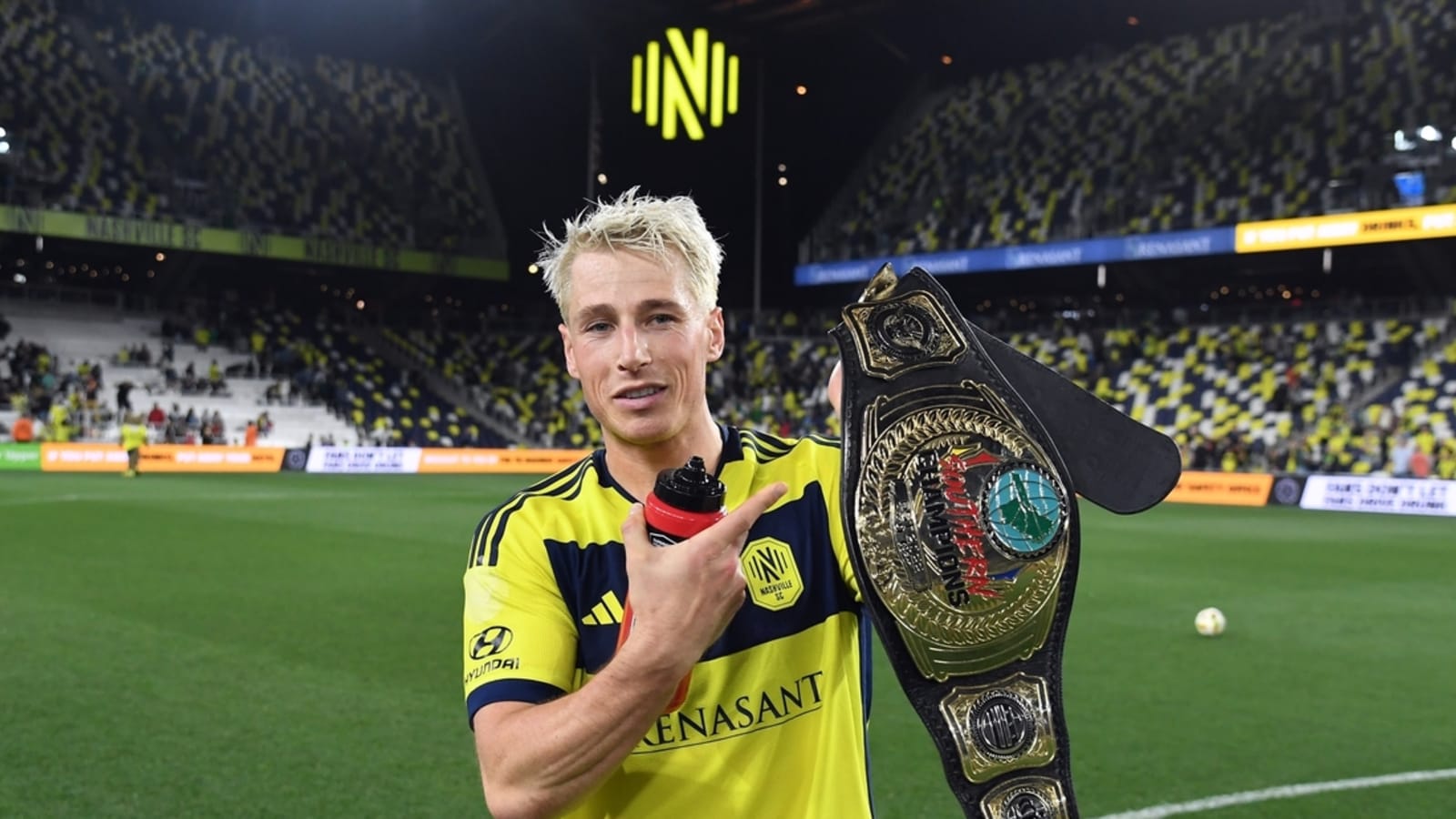 DC United acquire Lukas MacNaughton from Nashville