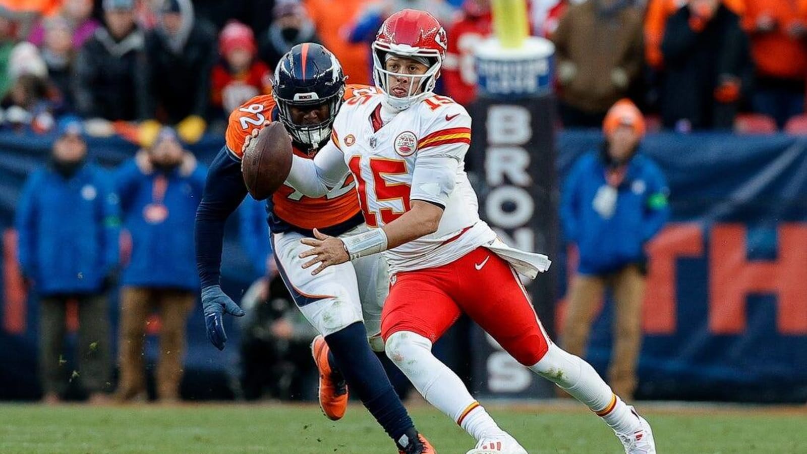 Dynamic offenses clash when Dolphins battle Chiefs in Germany