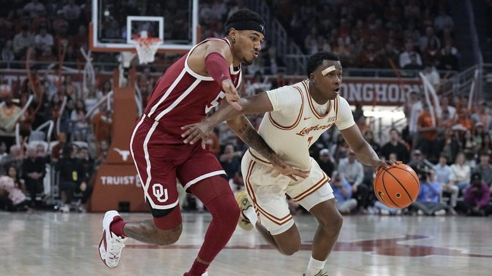 Tyrese Hunter scores 30 as Texas defeats Oklahoma