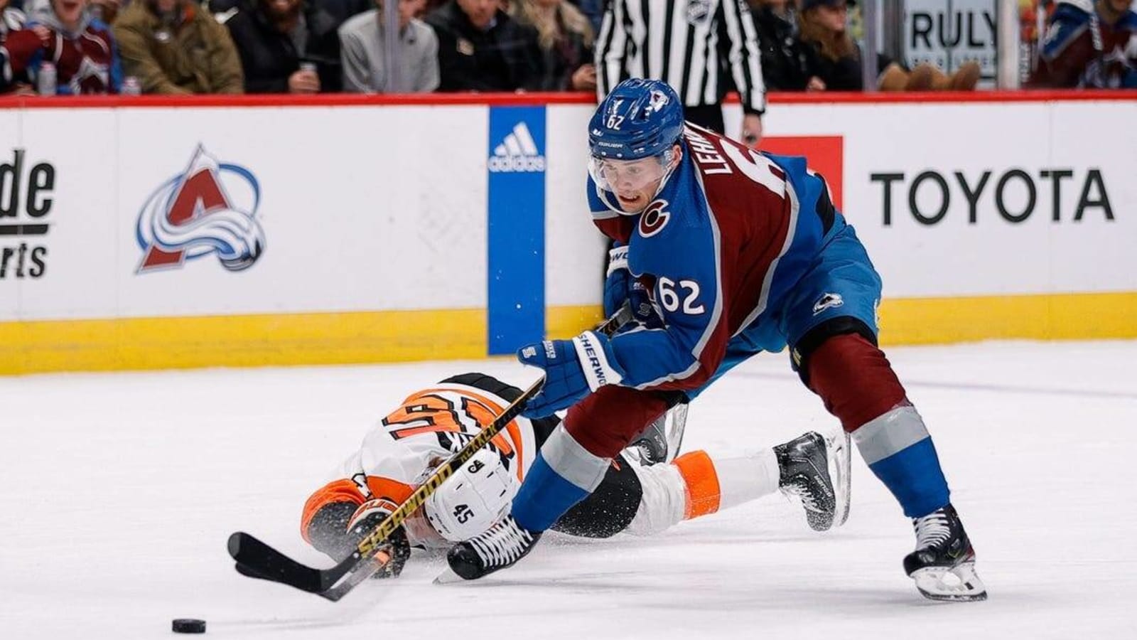 Avalanche hang on, hand Flyers fourth straight loss
