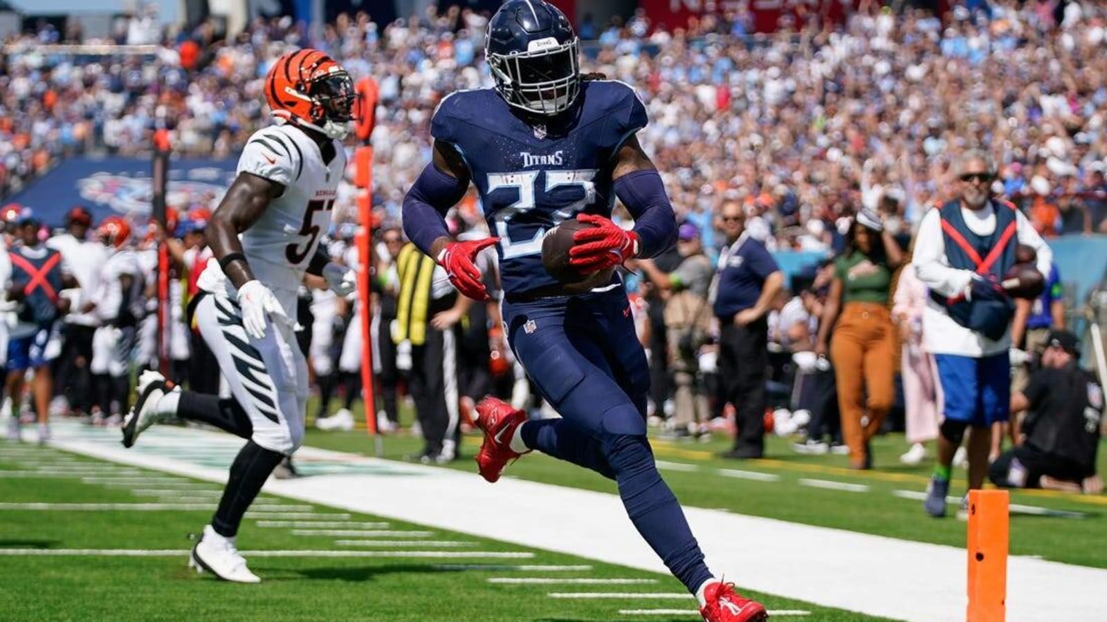 Derrick Henry helps Texans rout Bengals