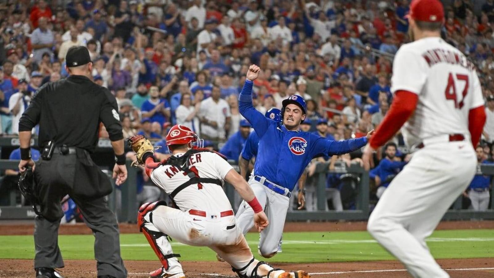 Cubs hold off Cardinals on stolen homer at fence