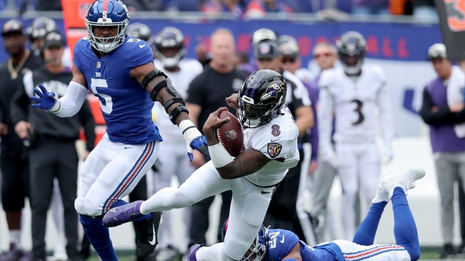 Giants force late turnovers, topple Ravens 24-20