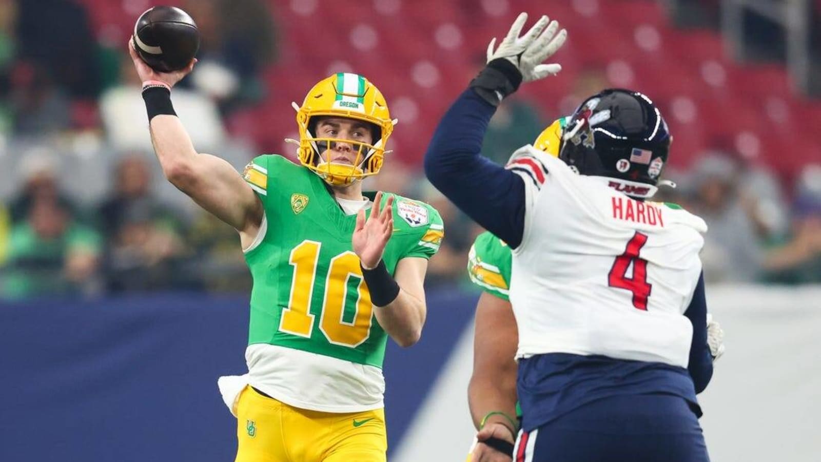 Bo Nix, No. 8 Oregon dominate No. 23 Liberty at Fiesta Bowl