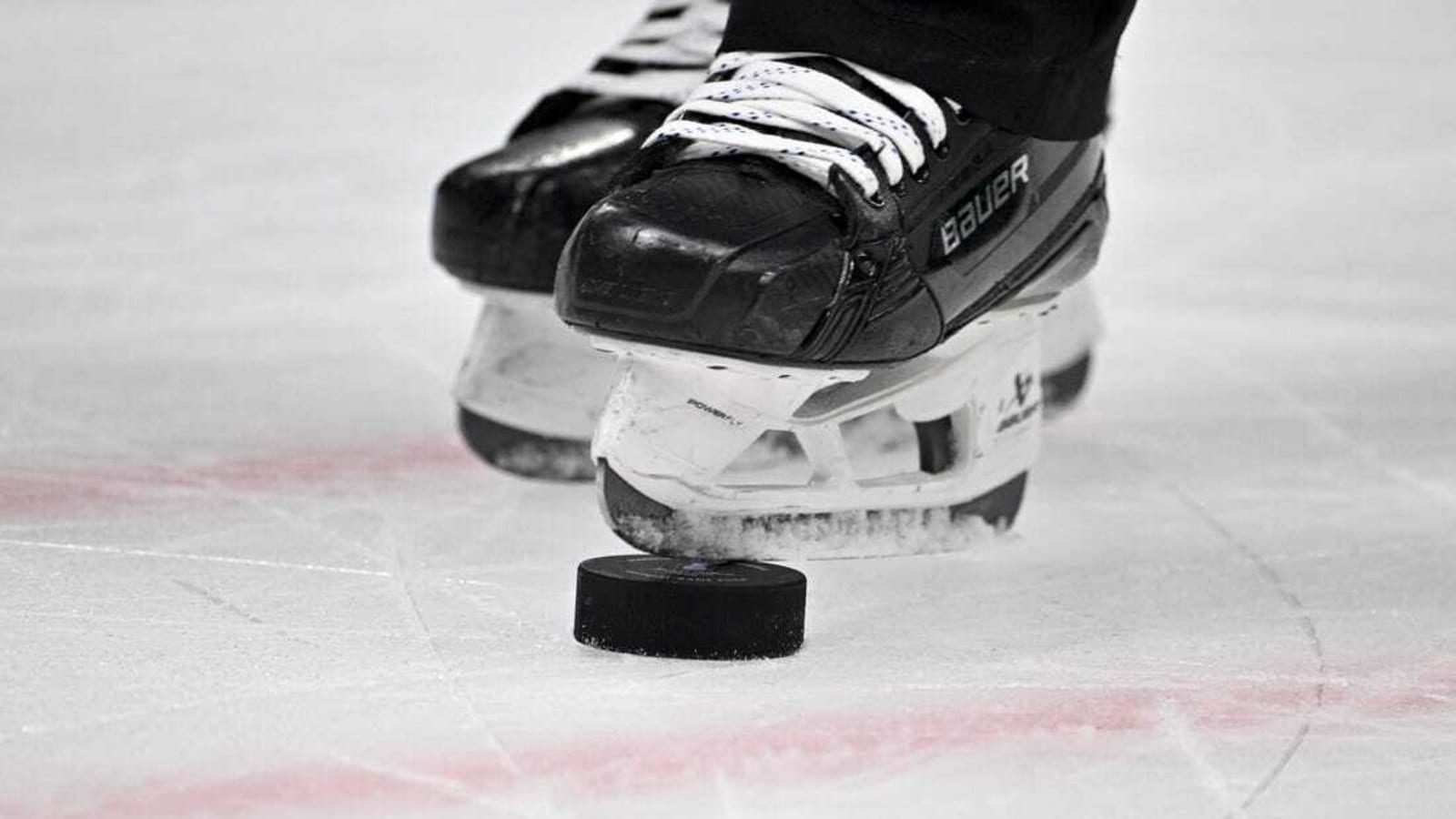 Penguins acquire F Bennett MacArthur from Lightning