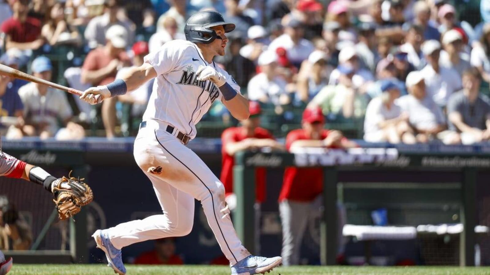 Mariners desperate to avoid sweep in Oakland