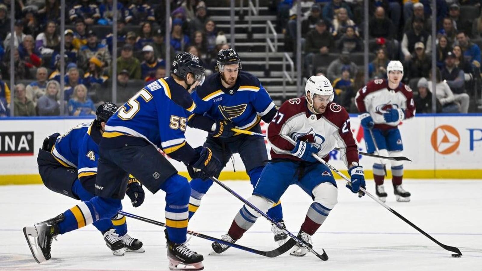 Avalanche nip Blues, end winless skid in road games