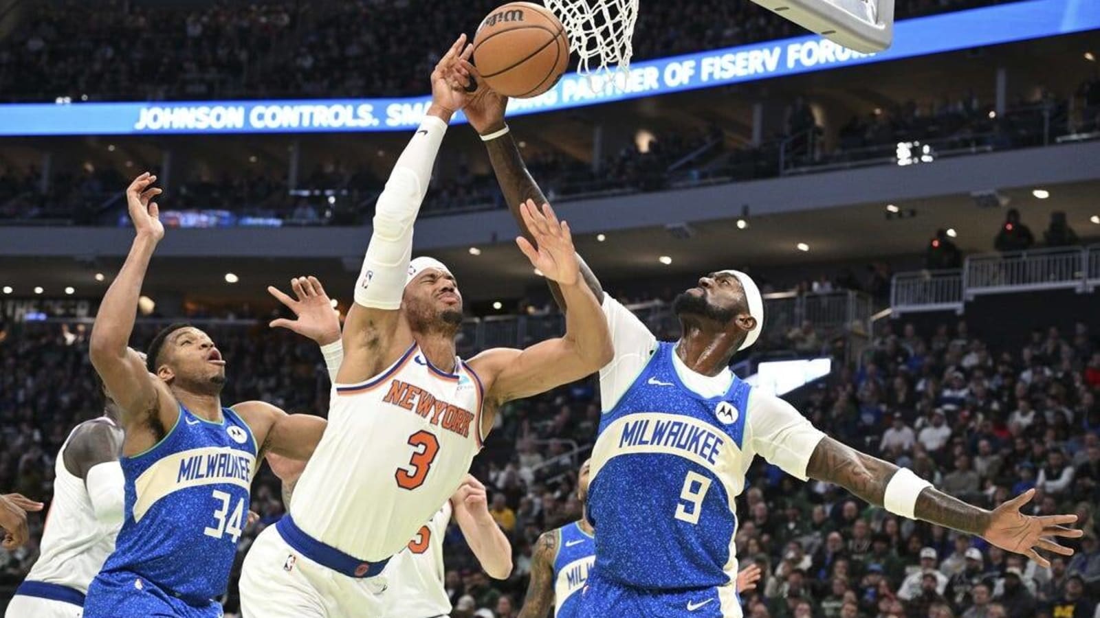 Bucks rout Knicks, will play for tournament title