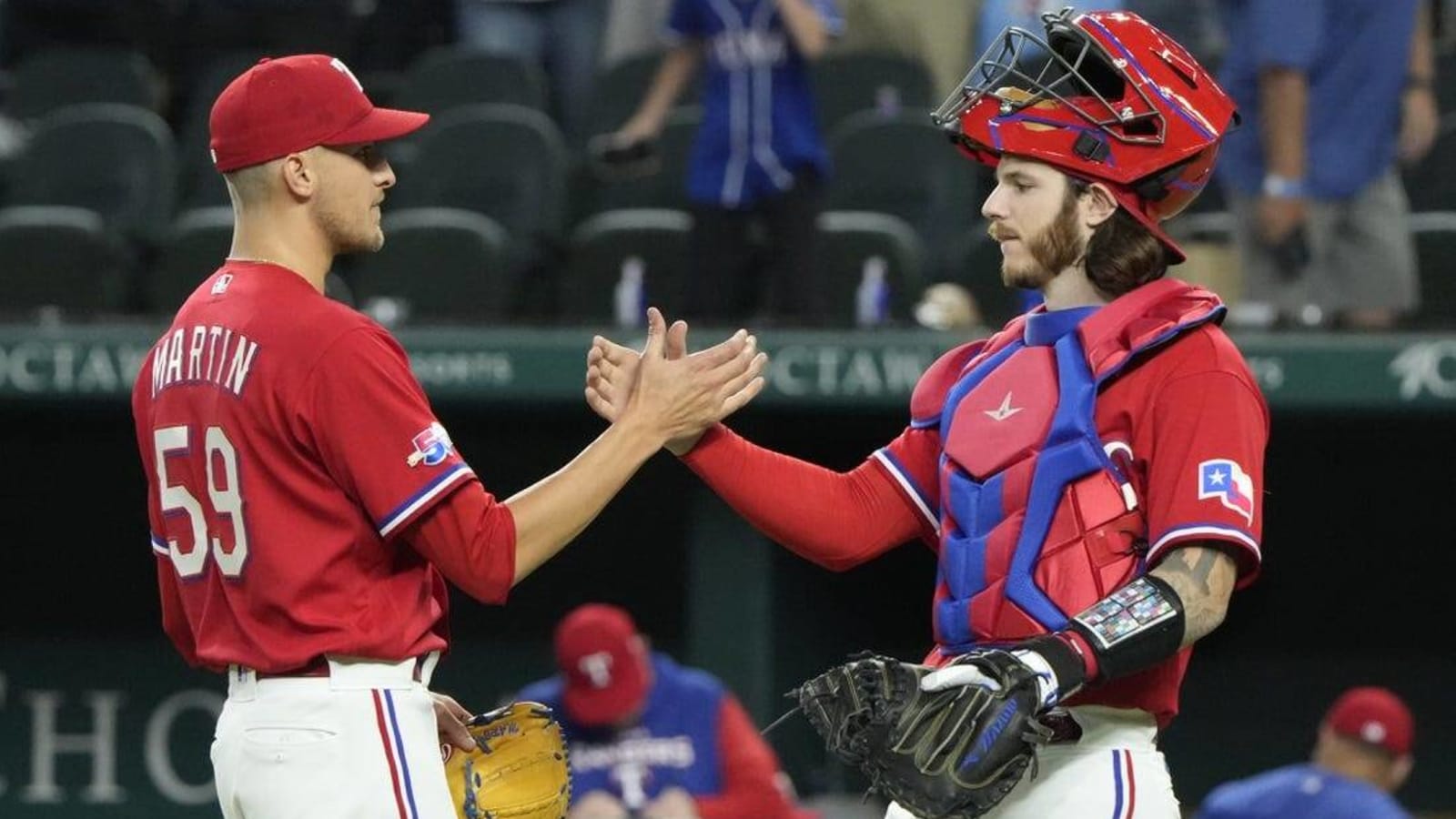 Rangers aim to close out series vs. Twins with a sweep