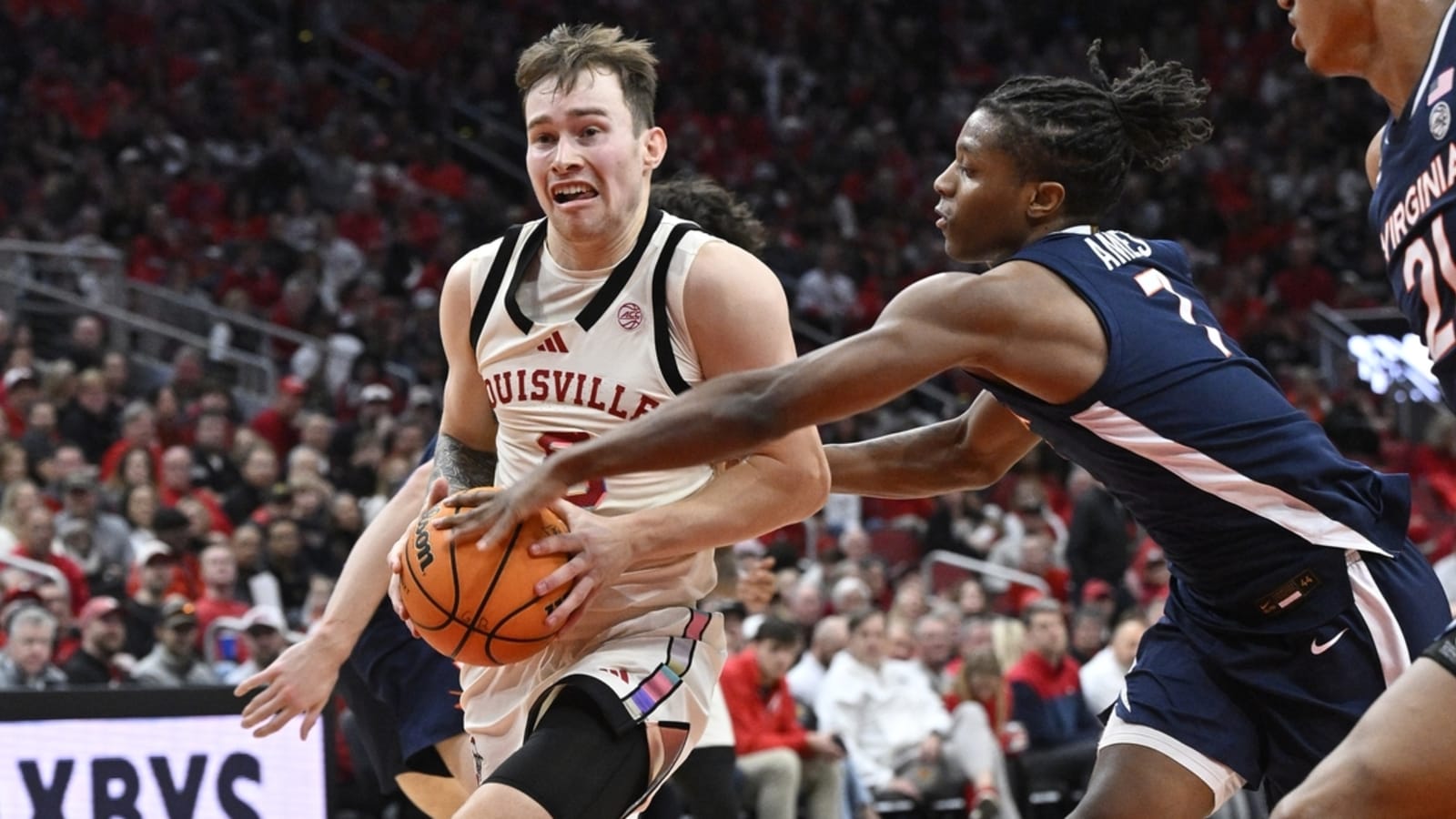 Louisville easily defeats Virginia behind 19 points from Reyne Smith