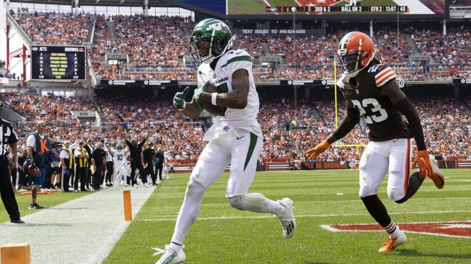 Jets score two late TDs to stun Browns