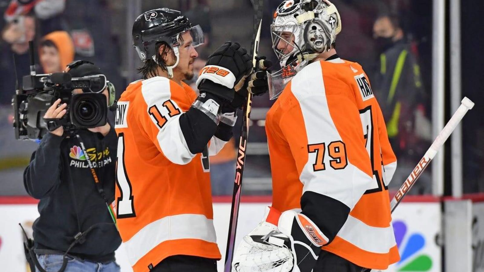 NHL roundup: Flyers stay hot behind Travis Konecny&#39;s hat trick