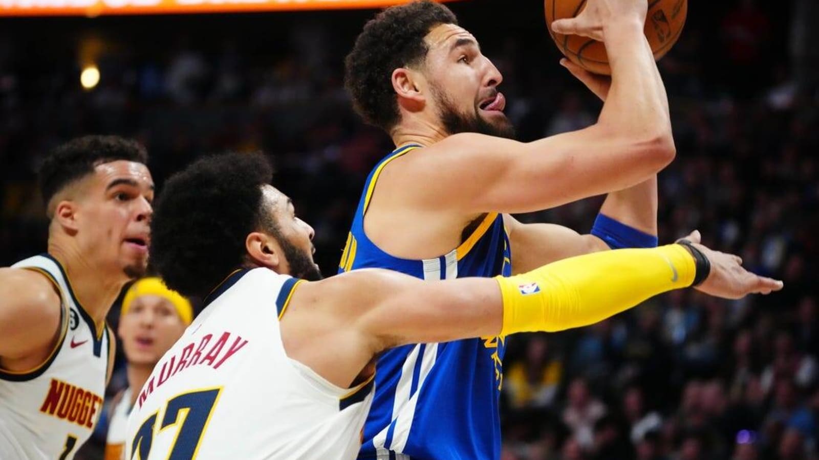 Nuggets narrowly hold off Warriors, close in on No. 1 seed