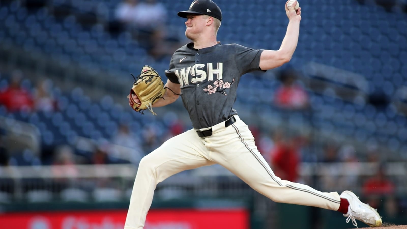 Nationals stifle Marlins to even series