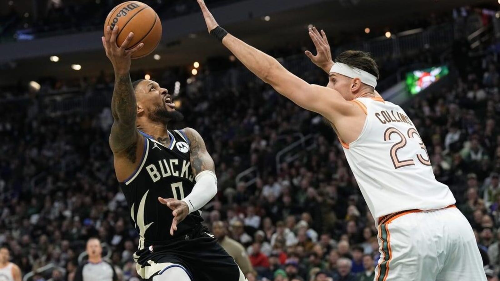 Damian Lillard scores 40 as Bucks streak past Spurs