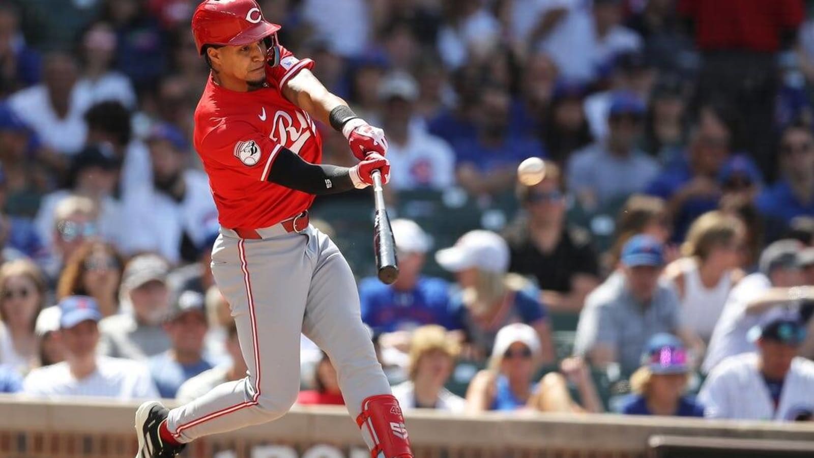 Reds rally, then hold off Cubs to open series