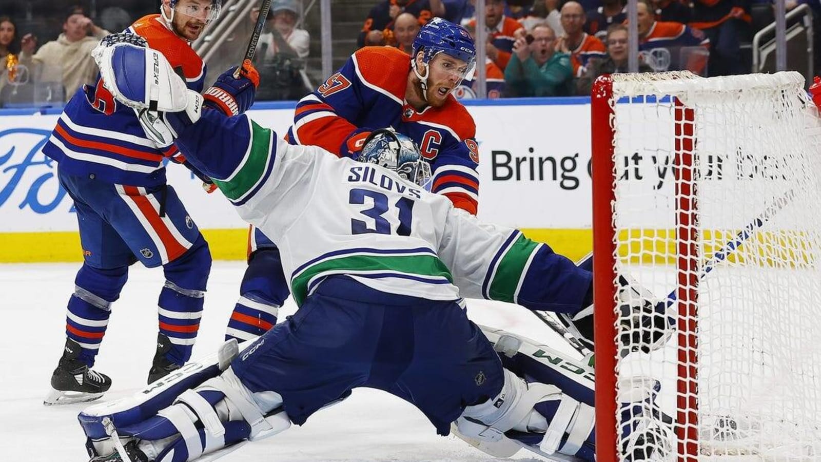 Arturs Silovs (42 saves), Canucks edge Oilers, lead series 2-1