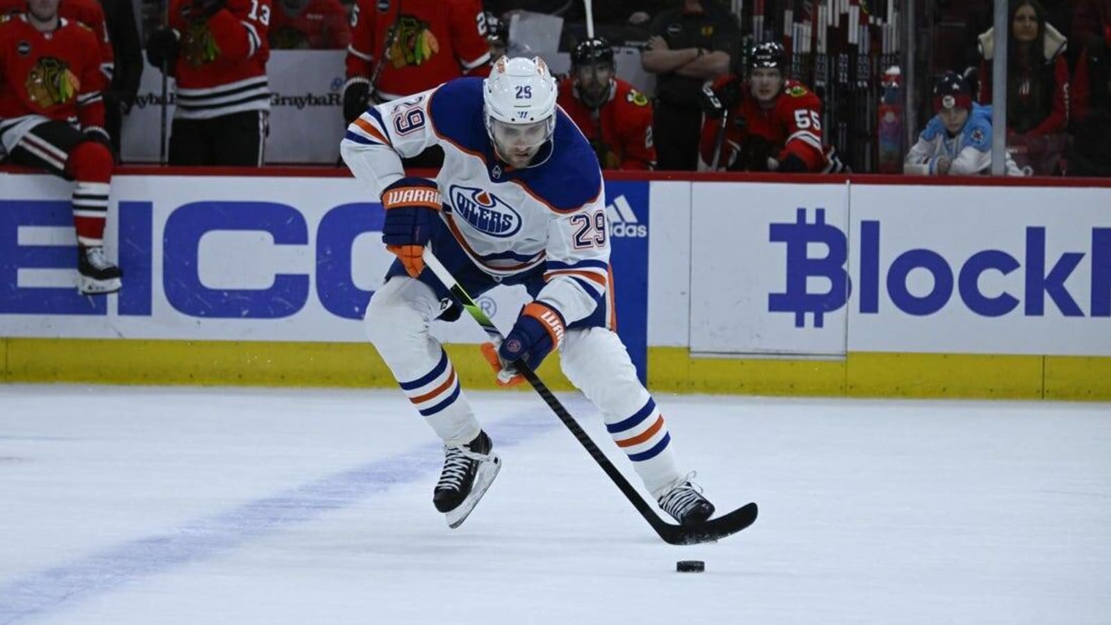 Oilers edge Blackhawks for 8th straight win